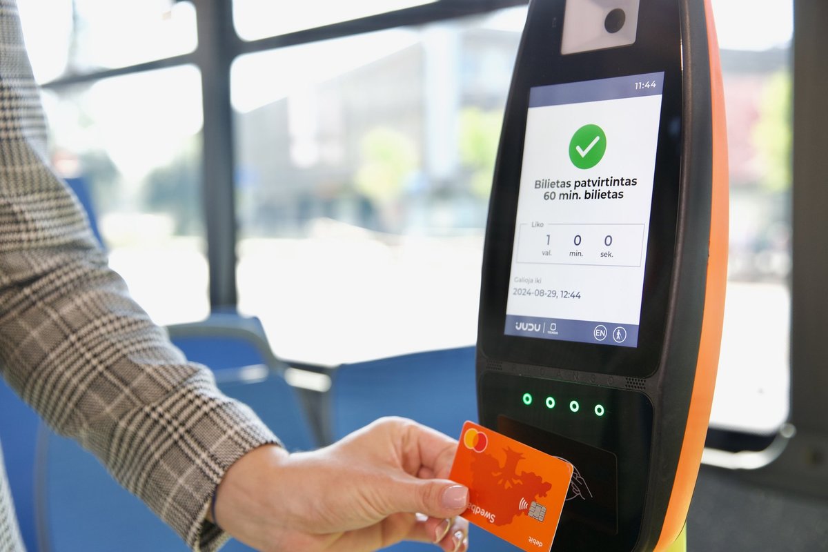 Tranzitup Bus Validator close-up